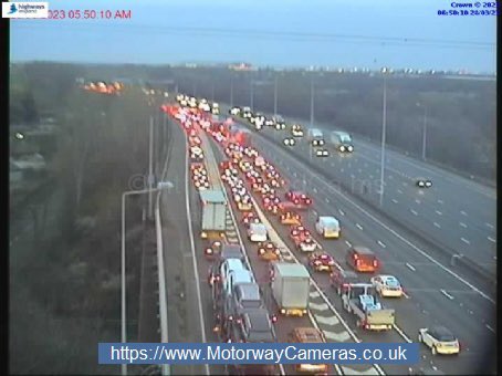 M25 road closure Motorway shut near Heathrow airport after crash